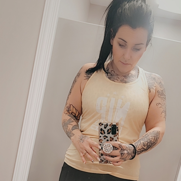 Meet your Posher, Beca! ๐ค Here, let me help adjust your crown ๐ - Picture 2 of 3